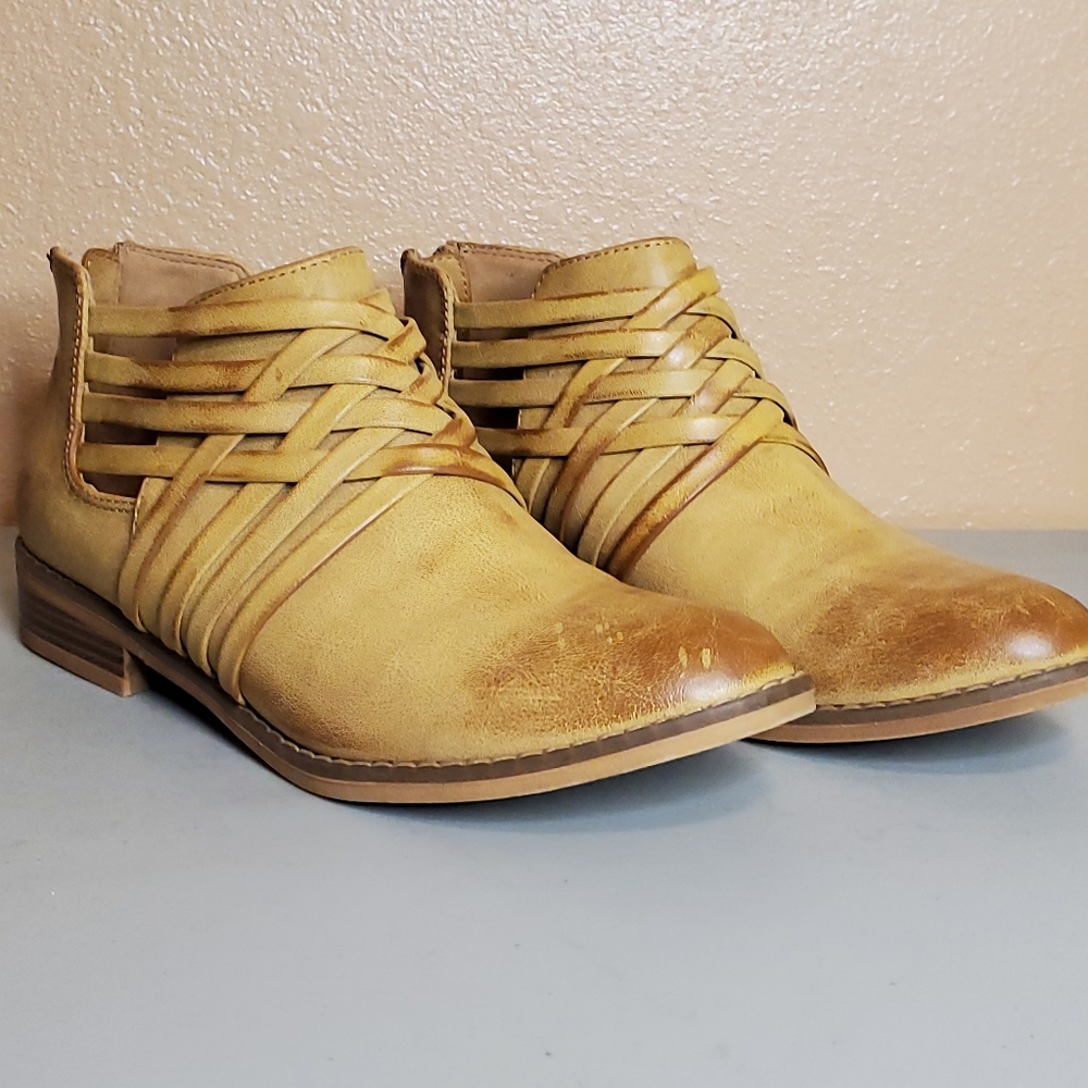 Rocket Dog Mass Tan Woven Detail Ankle Bootie - 7.5